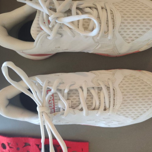 Wilson tennis shoes like new, size 39.5, white athletic