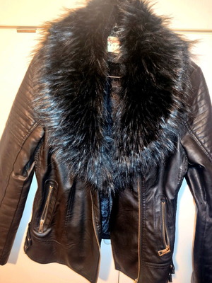 Bikers jacket black women's leather with fur collar like new, size L