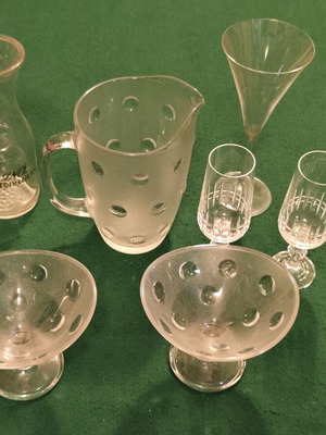 Vintage glassware set of 7 pieces with carafe, dessert bowls, wine carafe & glasses