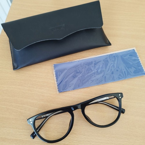 Levi's glasses frame like new
