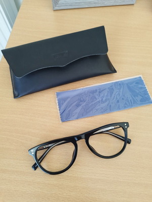 Levi's glasses frame like new