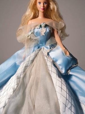 Barbie Sleeping Beauty 1998 vintage Mattel doll with original dress and pillow