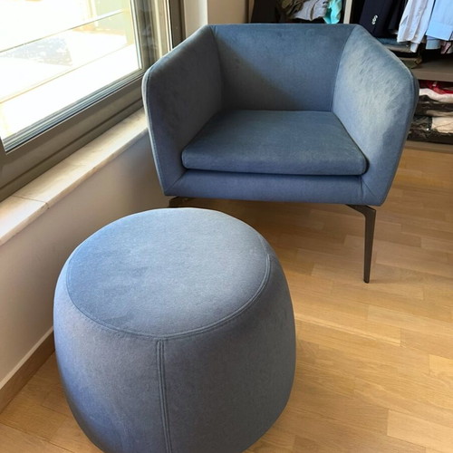 Denise Armchair with Footstool by Alivar like new, dark blue velvet fabric