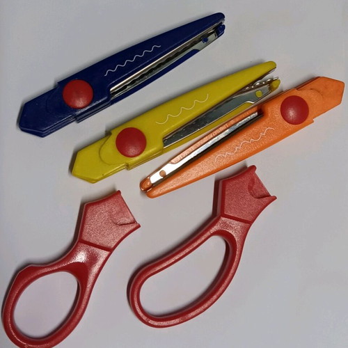Craft scissors like new with 2 replacement blades