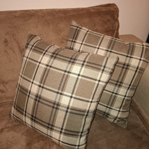 Sofa pillows like new, set of 4 with pillowcases
