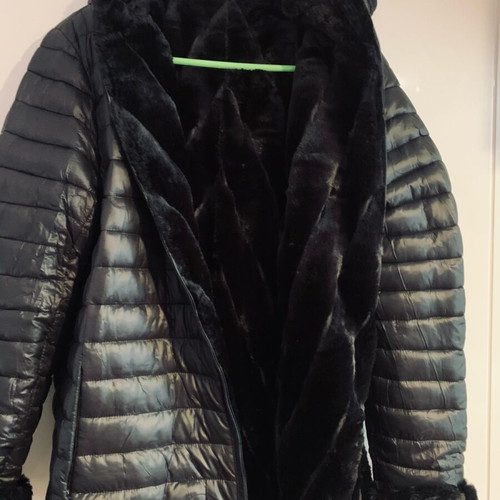 Women's reversible coat with fur and hood like new, black