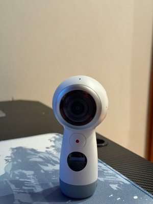 Samsung Gear 360 4K сферична VR камера употребявана с 64GB памет