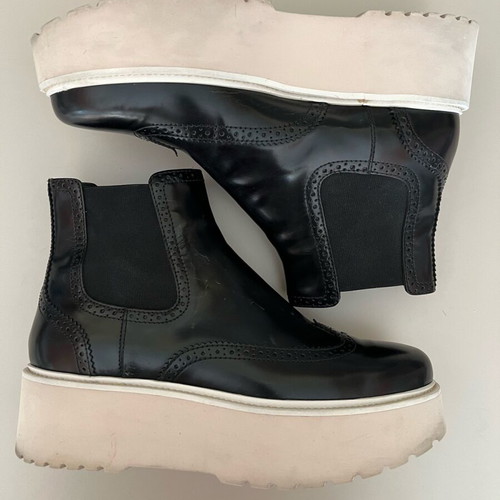 Hogan Chelsea brogue boots used, black with white chunky sole, size 37.5