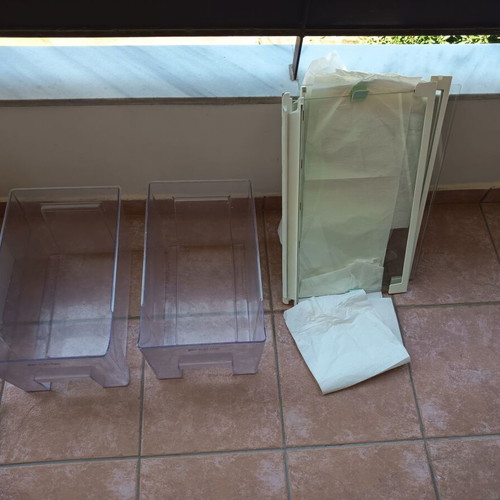 Zanussi ZRB640w refrigerator parts used, 3 glass shelves, 3 bottle holders, 2 fruit trays, freezer drawers
