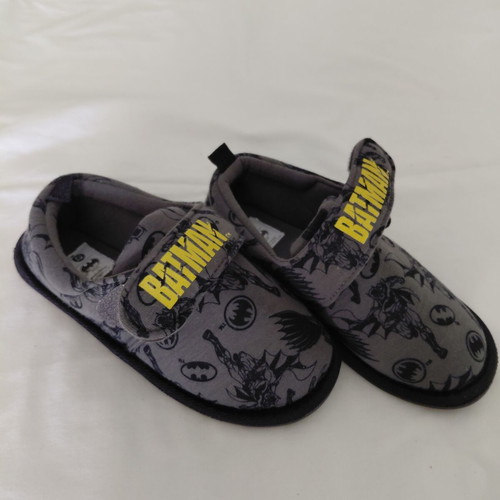 DC Batman slippers new, boys' size 32-33, grey