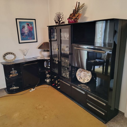 Black lacquer unit used, detachable