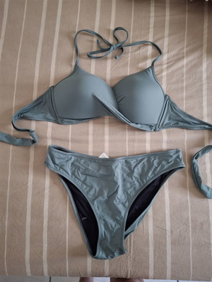 Lorin women's bikini set with chest padding size 75D green like new