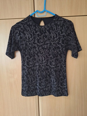 Black S/M T-shirt with design used