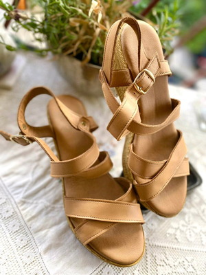 Sandals size 40 like new, platform sandals