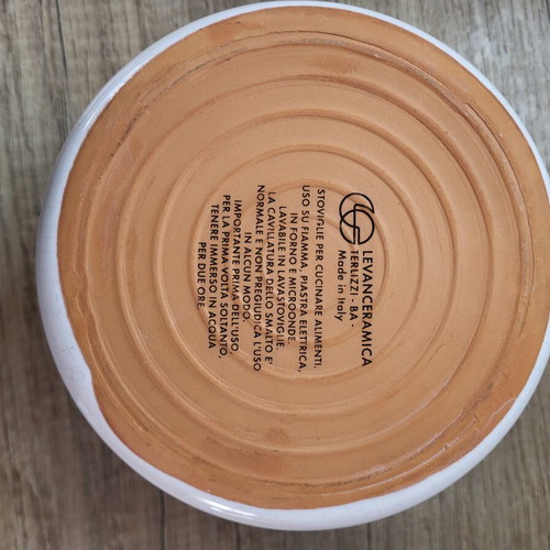 Heat-Resistant Cookware Like New, Ideal for Cooking and Decoration