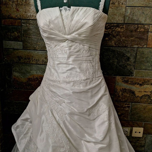 BRIDAL PRONOVIA- BARCELONA model 'Montecarlo', Spanish house, very elegant, white