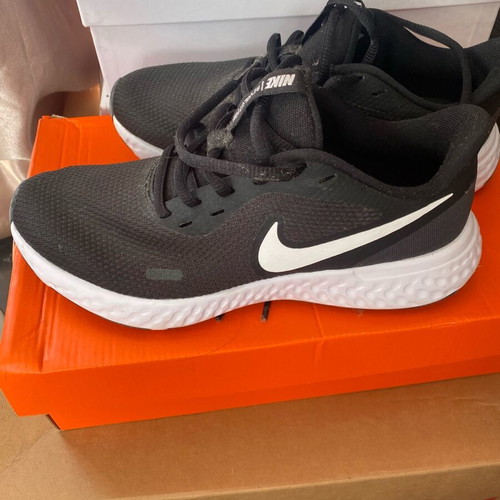 Nike running shoes like new, size 38, black