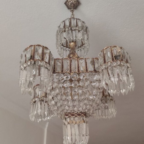 Crystal chandelier used with 10 bulbs