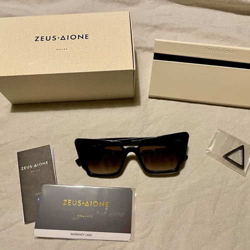 Zeus + Dione Amaryllis sunglasses like new, black frame with brown lens