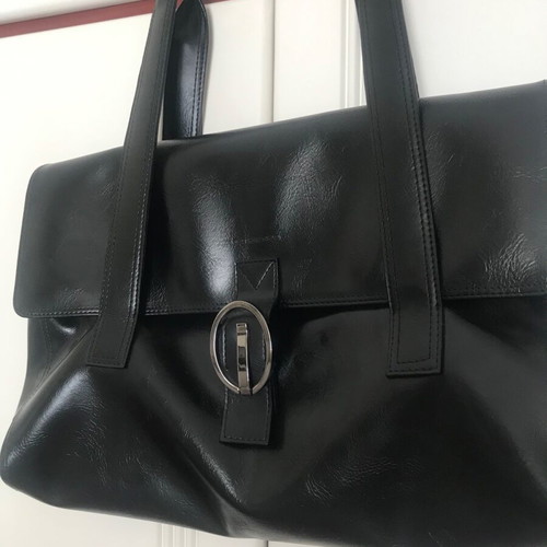 Leather women's shoulder bag new, black, spacious for professional use