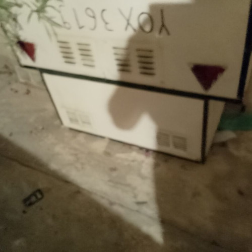 Pet carrier like new, plywood double top and bottom