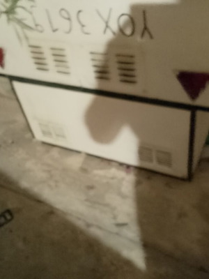 Pet carrier like new, plywood double top and bottom