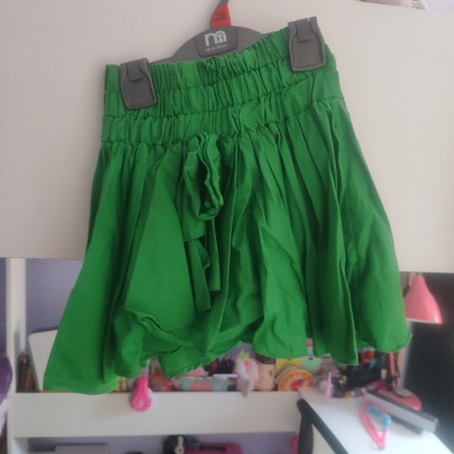 Green pleated skirt for 8-year-old girl used, size 128 cm
