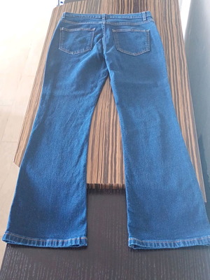 Γυναικείο τζιν Marks & Spencer τύπου καμπάνα σαν καινούργιο, μπλε