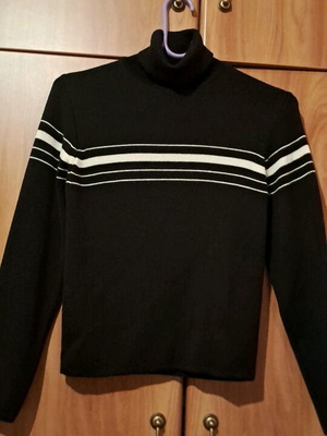 Trench coat and knitted blouse like new, black