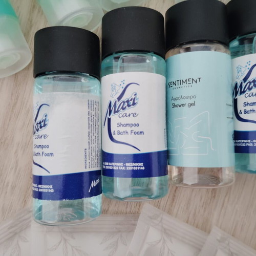 Set of shampoo and shower gel samples, 18 pcs, like new, ideal for travel