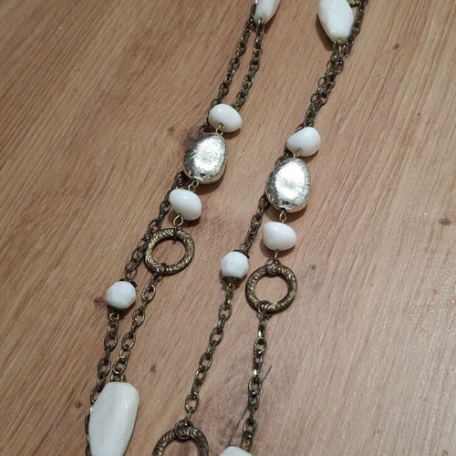 Long necklace like new, white and silver