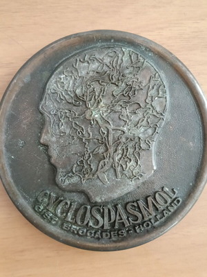 Μεταλλικό πρες παπιέ με ανάγλυφο προφίλ, 10 εκ.
