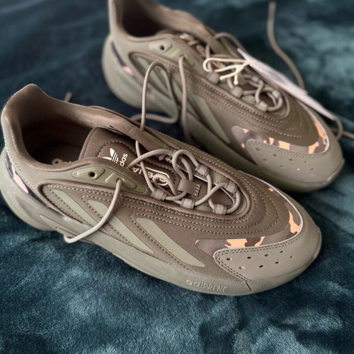 Adidas Ozelia unisex athletic shoes new, brown, size 39.5