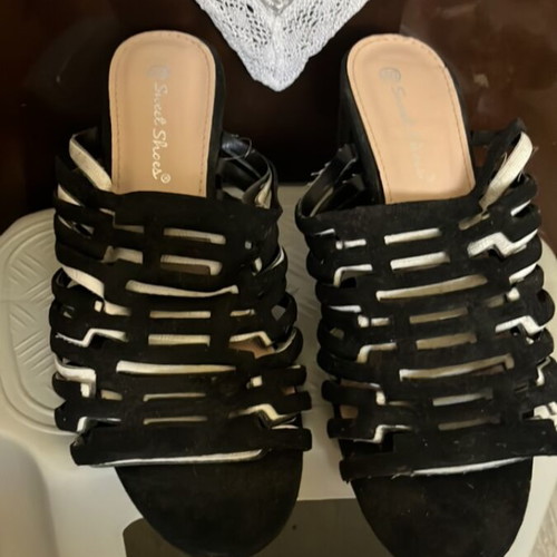 Slippers like new, size 40, black and beige