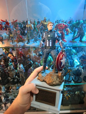 Фигура Captain America от колекционерско издание като нова