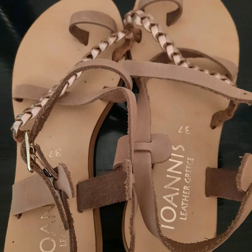 Women's leather sandals like new, brown with gold