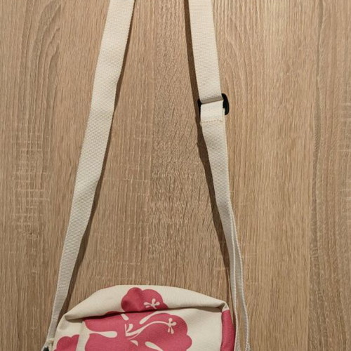 Quicksilver crossbody shoulder bag used, white pink