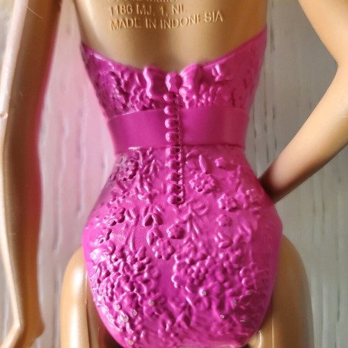 Barbie with formal outfit like new with skirt and shoes