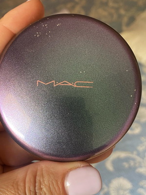 MAC Extra Dimension Bronzing Powder Delphic like new