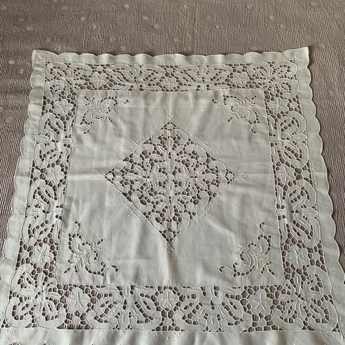 Vintage handmade tablecloth with Richelieu cutwork 83x85 cm like new