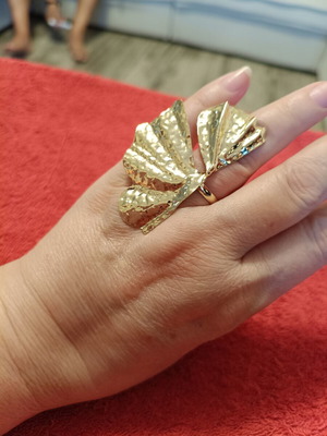 Women's statement ring gold color new, adjustable size