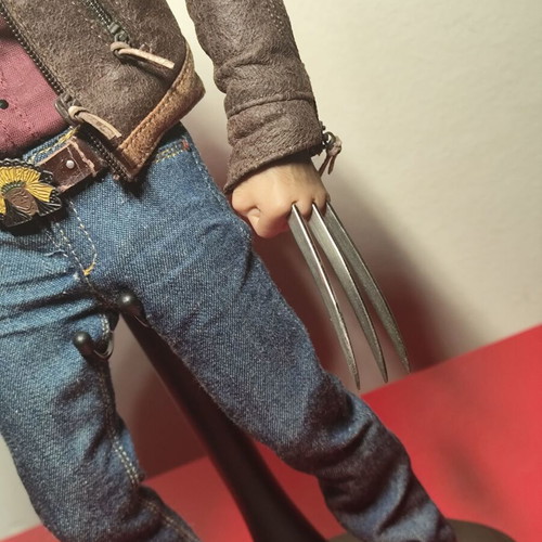 Hot Toys MMS103 X-Men Origins Wolverine Figure like new, 1/6 scale