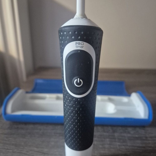 Oral B Vitality Pro electric toothbrush like new with case