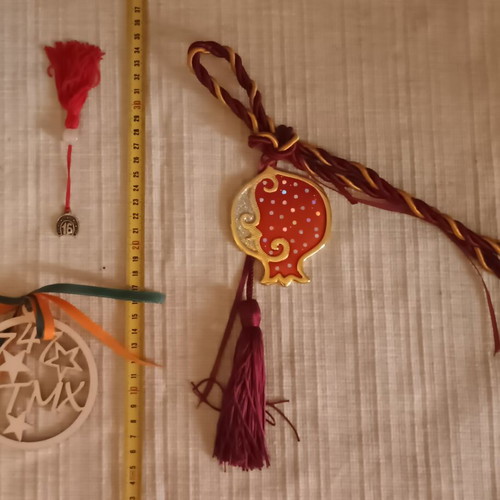 Set of 3 decorative charms like new