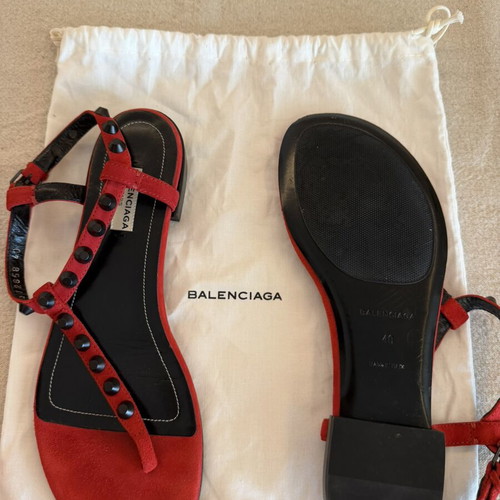 Balenciaga red flat sandals no 40 like new with black spikes