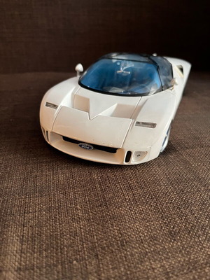 Ford GT90 1:18 White Maisto like new