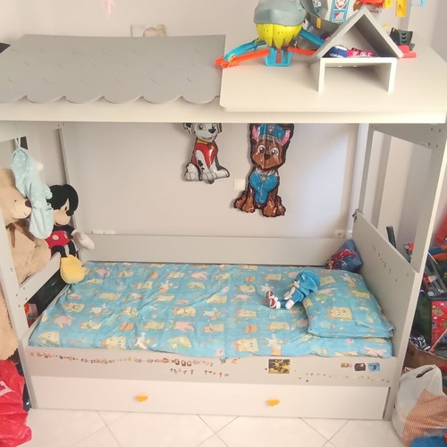 Children's bed house with mattress like new