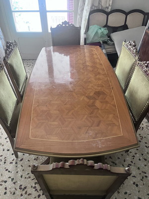 Dining table and chairs used, excellent condition