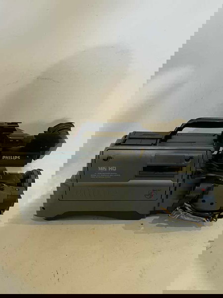 Видеокамера Philips Explorer VHS-HQ