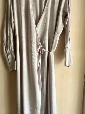 Φόρεμα H&M καινούργιο ασημί φάκελος με snake pattern μέγεθος L